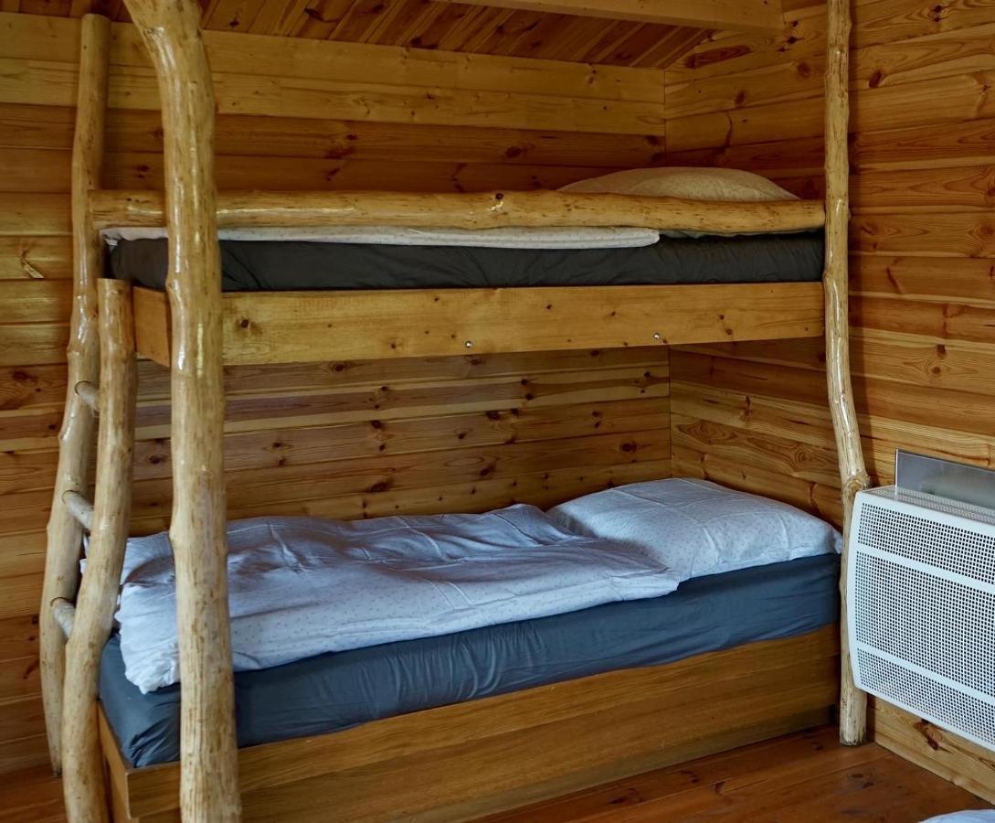 Trebivlice Cozy Wood Hut On The Farmヴィラ エクステリア 写真